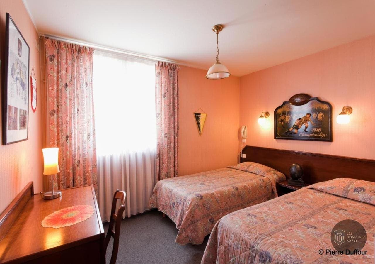 Chambre de l'hôtel Hôtel le Catala à Beaudéan en Occitanie