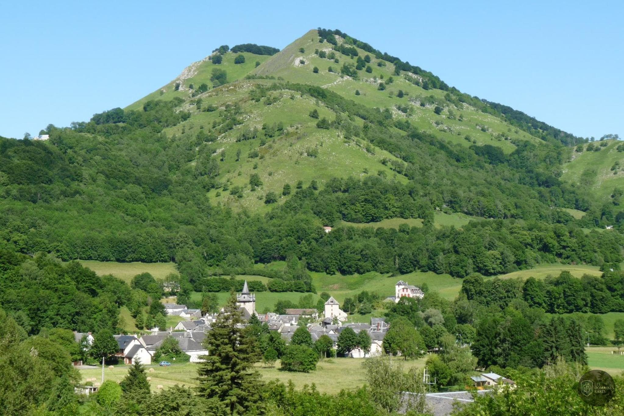 Vue extérieure de l'hôtel Hôtel le Catala à Beaudéan en Occitanie