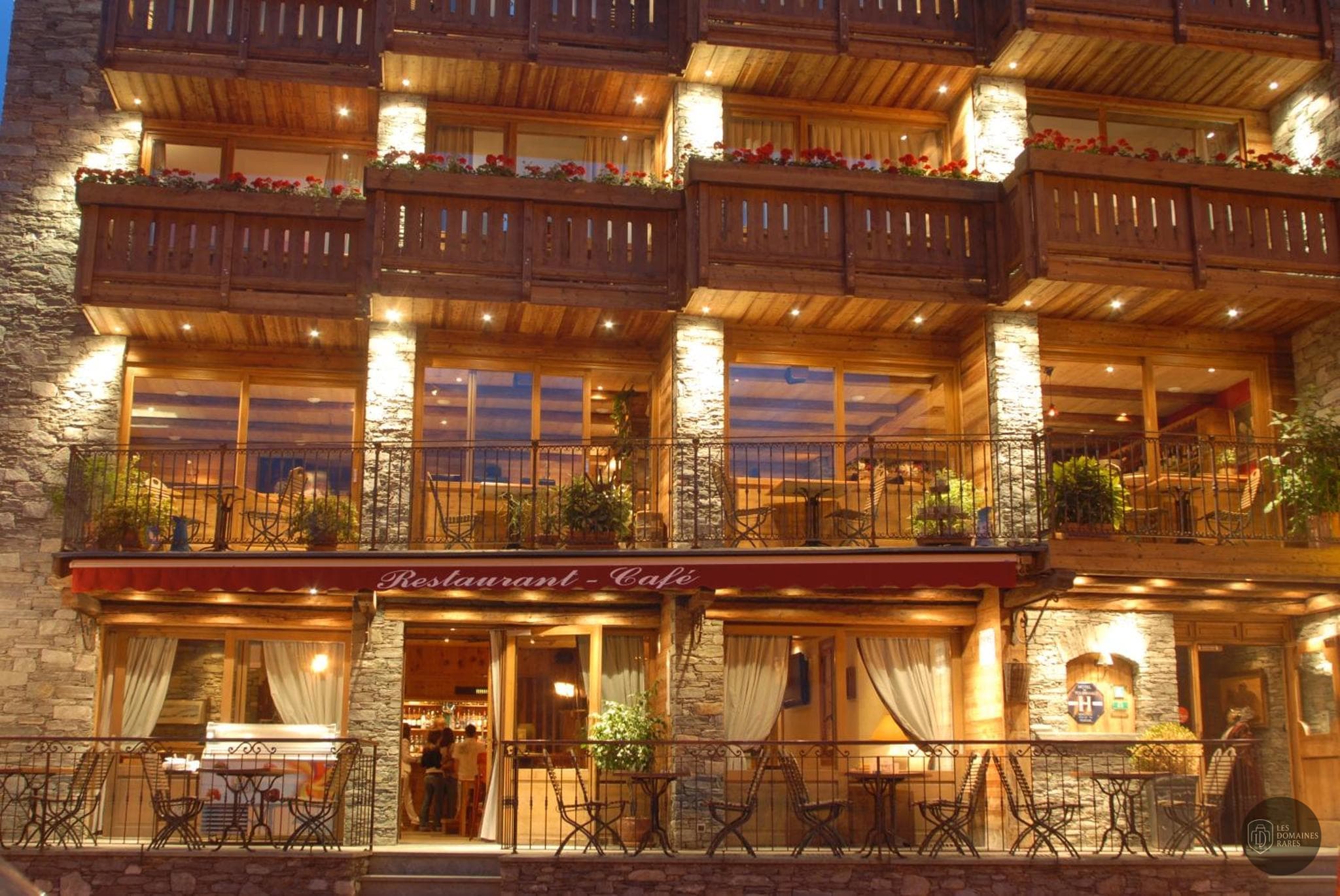 Restaurant de l'hôtel Hôtel le Monal en Auvergne-Rhône-Alpes - séminaire sainte-foy-tarentaise, france