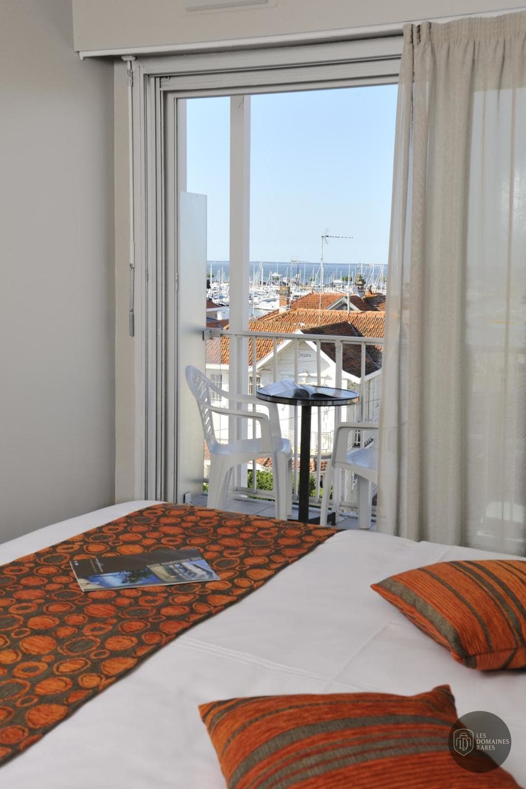Vue extérieure de l'hôtel Hôtel le Nautic à Arcachon en Nouvelle-Aquitaine