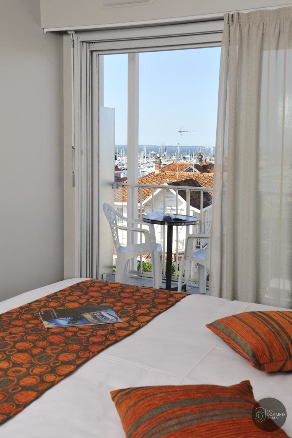 Vue extérieure de l'hôtel Hôtel le Nautic à Arcachon en Nouvelle-Aquitaine