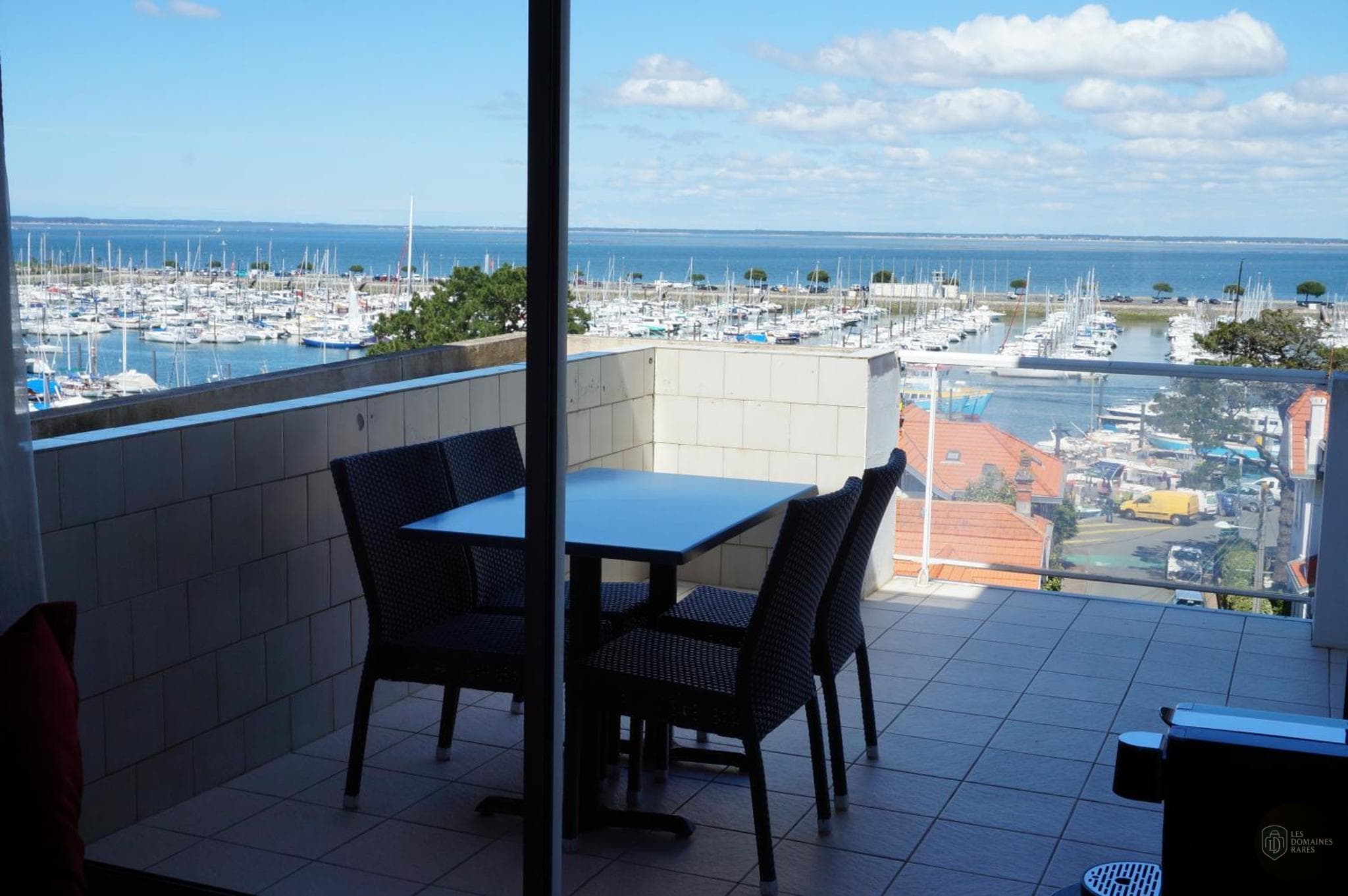 Vue extérieure de l'hôtel Hôtel le Nautic à Arcachon en Nouvelle-Aquitaine