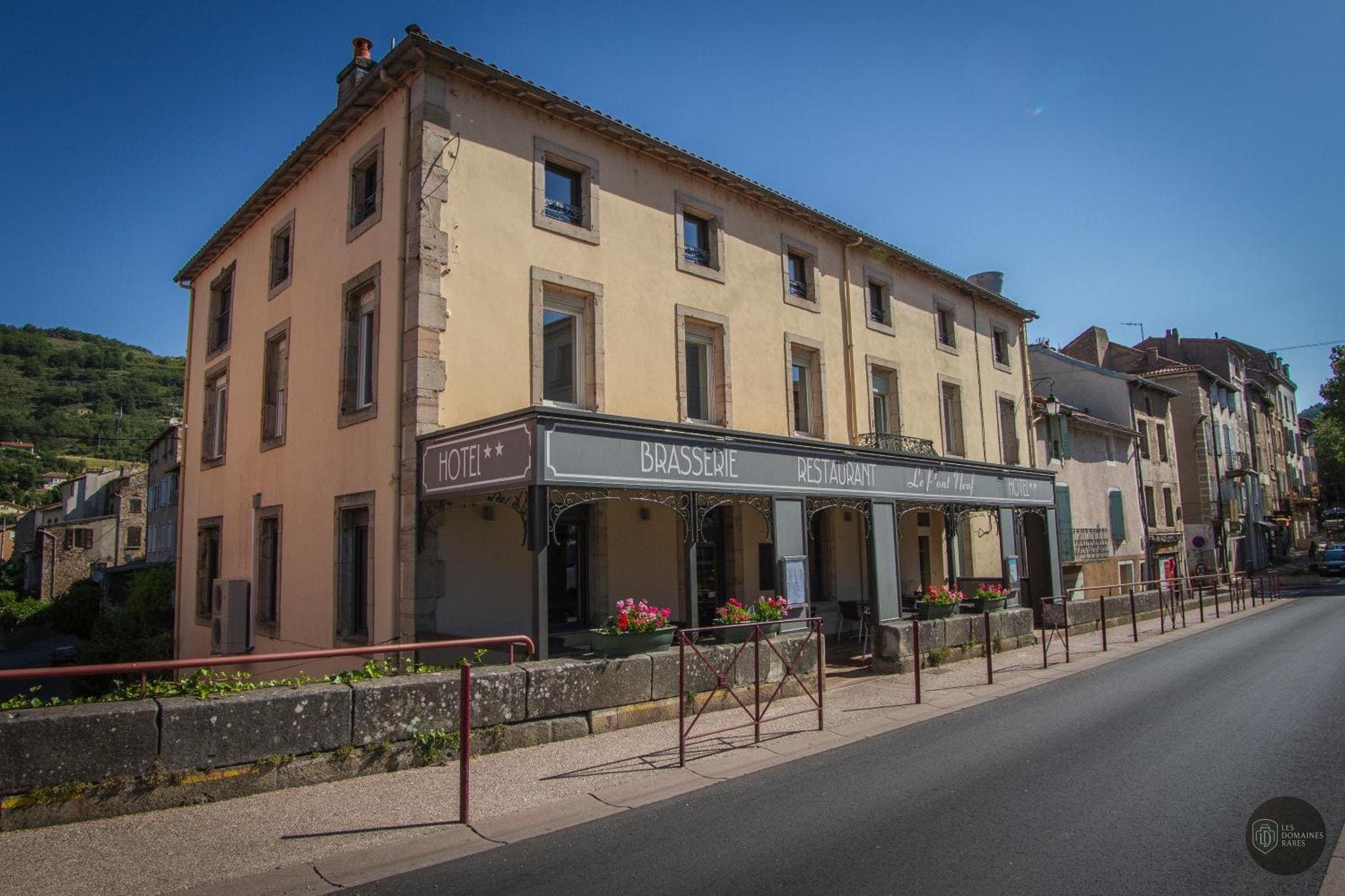Vue de l'hôtel Hôtel le Pont Neuf à Le en Auvergne-Rhône-Alpes