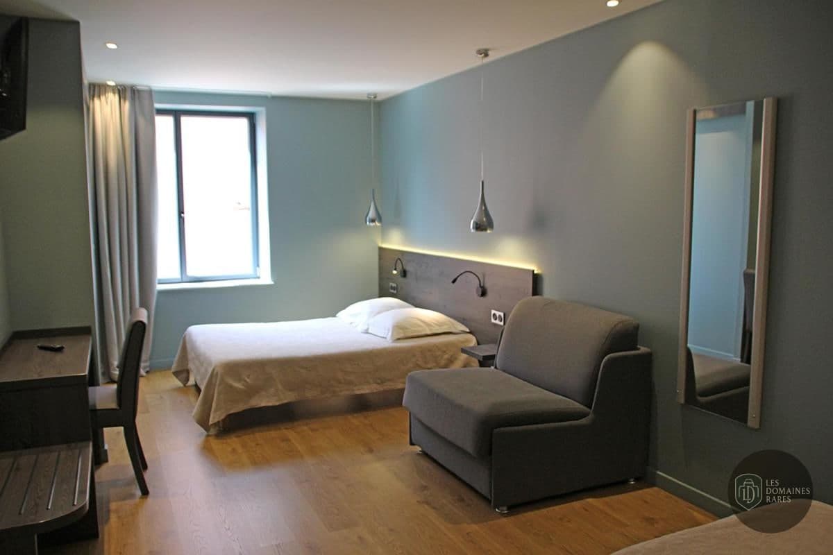Chambre de l'hôtel Hôtel le Pont Neuf à Le en Auvergne-Rhône-Alpes