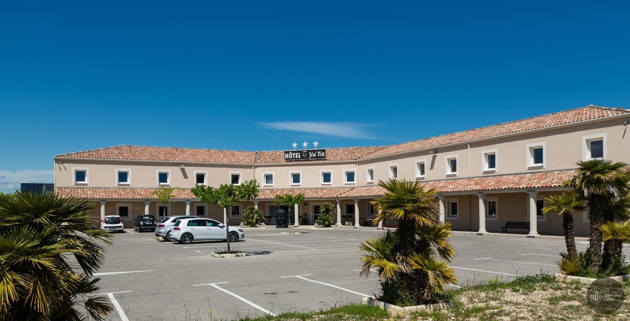 Vue extérieure de l'hôtel Hôtel le Ya'Tis en Occitanie
