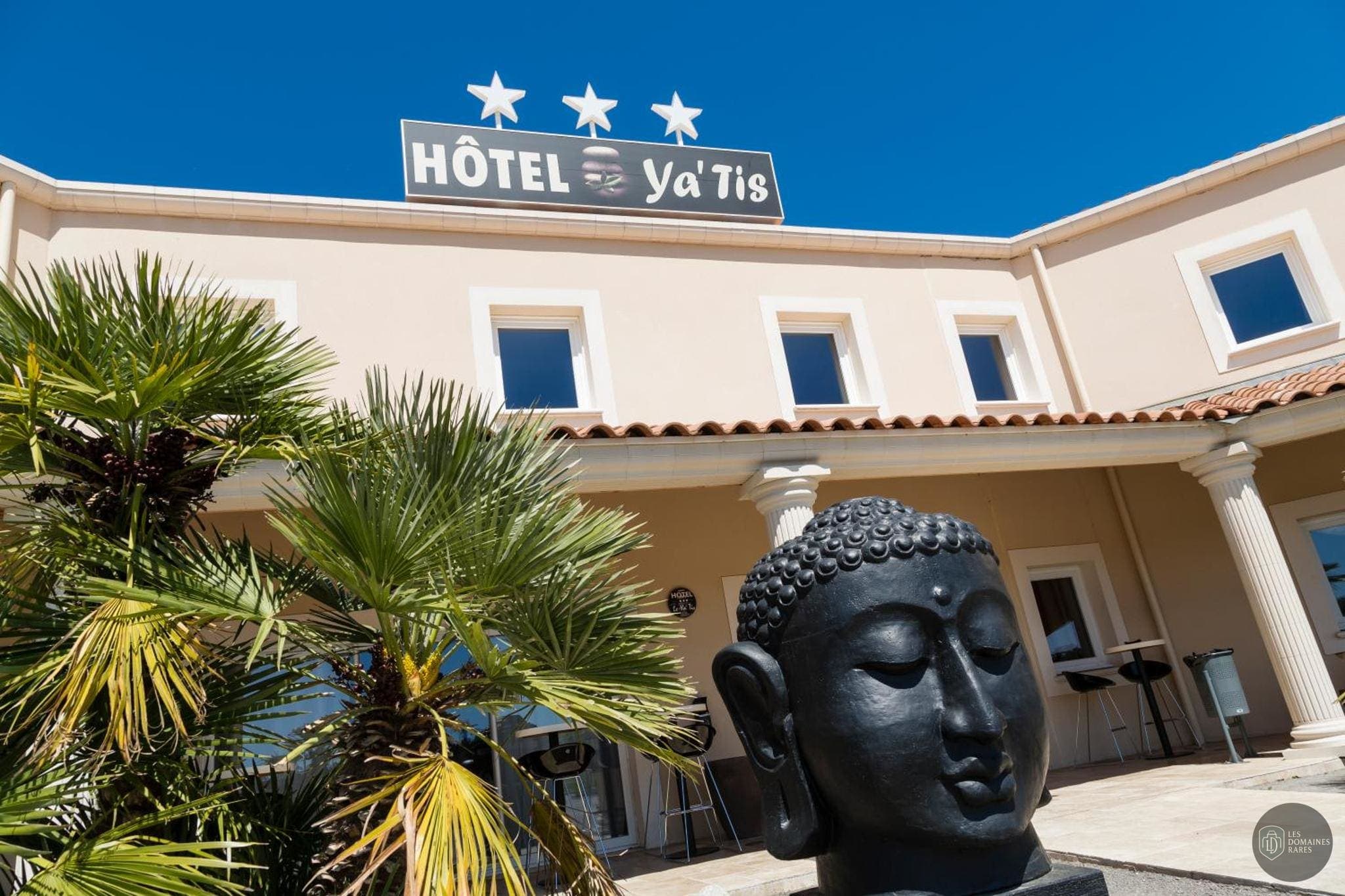 Vue extérieure de l'hôtel Hôtel le Ya'Tis en Occitanie