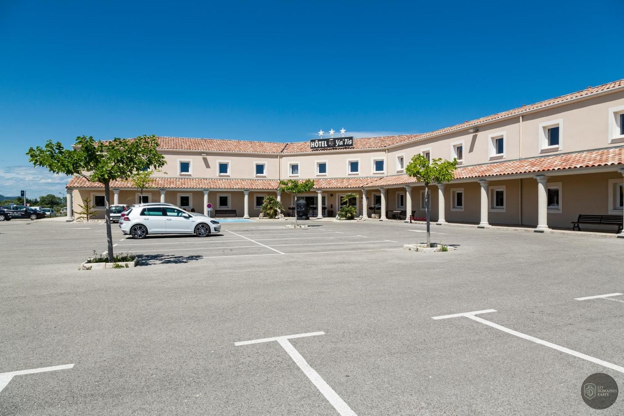 Vue extérieure de l'hôtel Hôtel le Ya'Tis en Occitanie