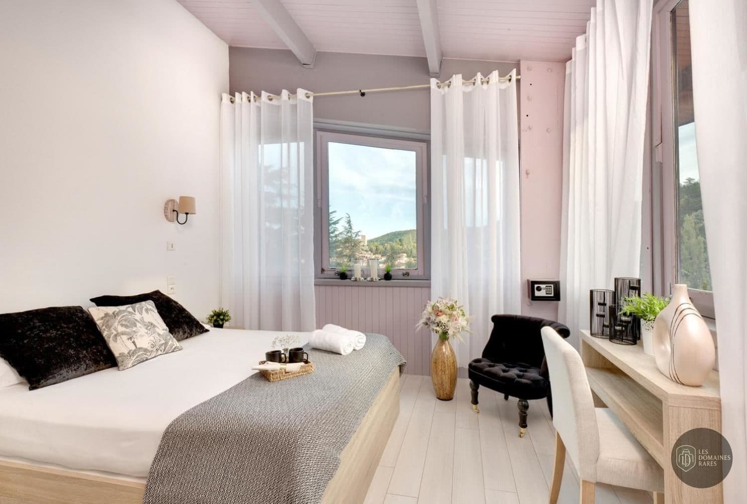 Chambre de l'hôtel Hôtel les 3 Sources à Rochessauve en Auvergne-Rhône-Alpes
