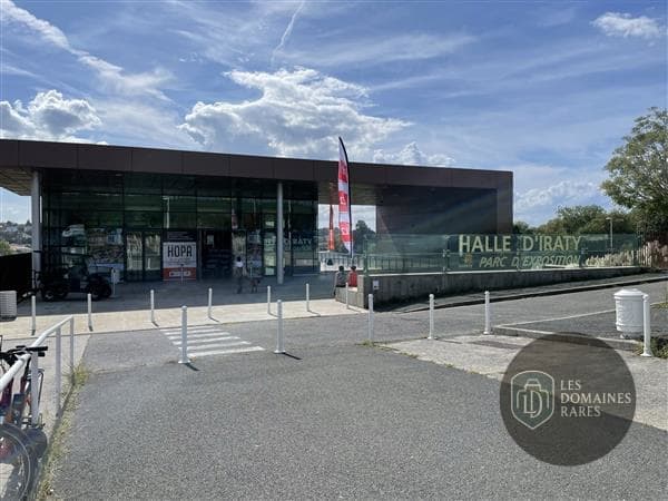Vue extérieure du lieu Halle d'Iraty à Biarritz en Nouvelle-Aquitaine