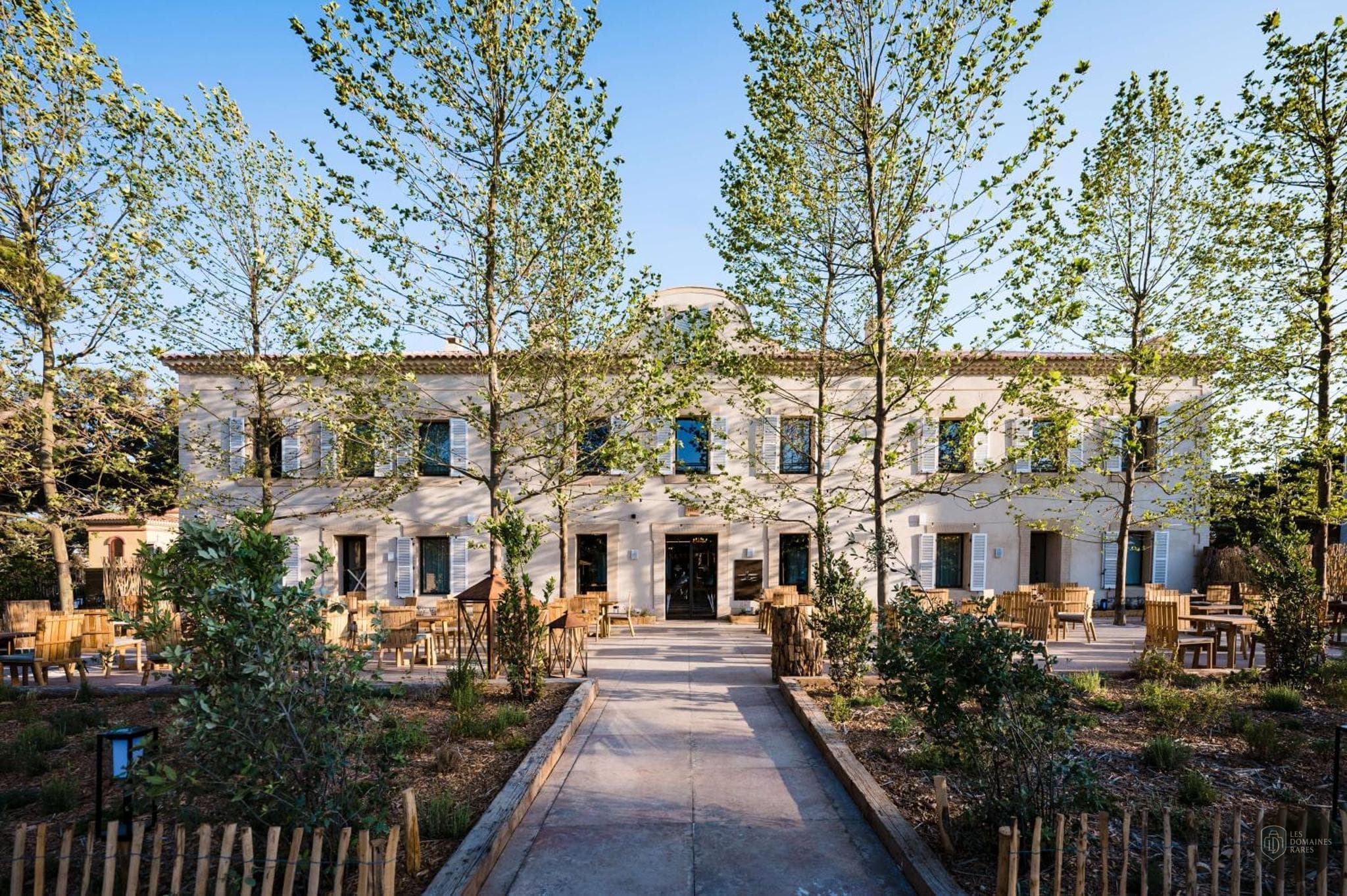 Vue extérieure de l'hôtel Hameau des Pesquiers en Provence-Alpes-Côte d'Azur