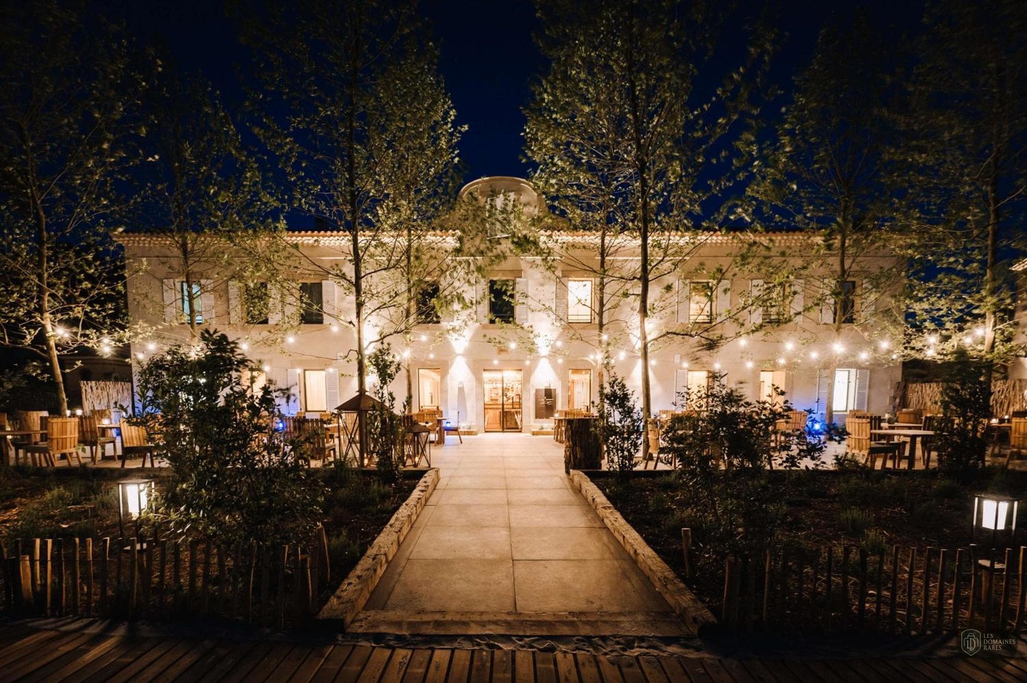 Vue extérieure de l'hôtel Hameau des Pesquiers en Provence-Alpes-Côte d'Azur