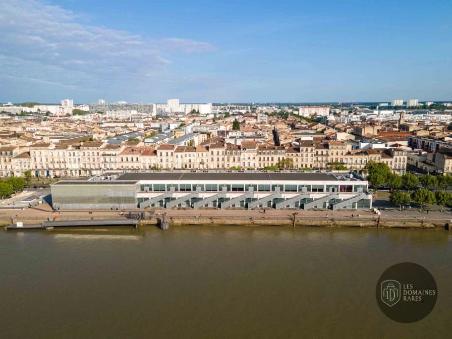 Vue extérieure du lieu Hangar 14 à Bordeaux en Nouvelle-Aquitaine