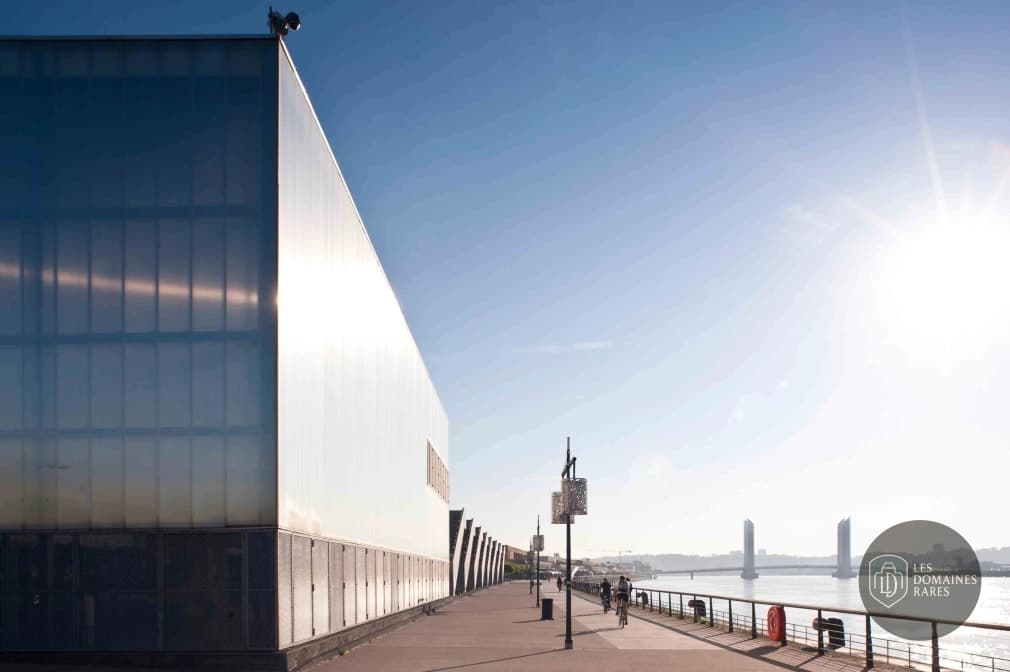 Vue extérieure du lieu Hangar 14 à Bordeaux en Nouvelle-Aquitaine