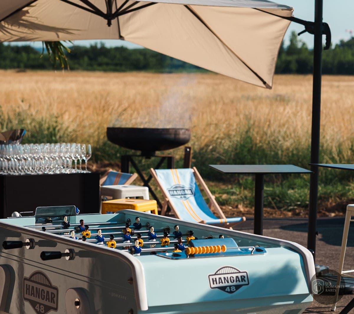 Babyfoot extérieur avec chaises longues