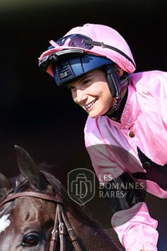 Portrait d'un jockey sur son cheval