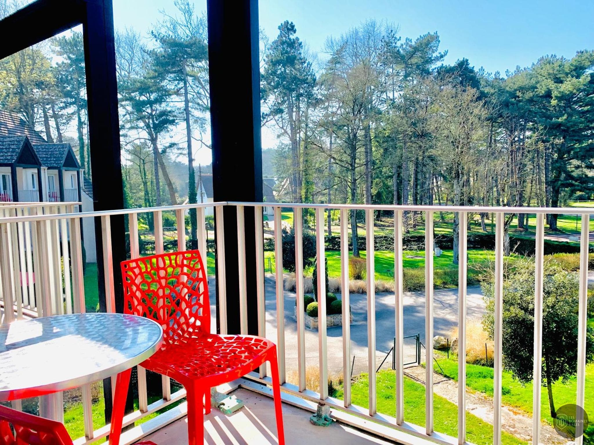 Vue extérieure de l'hôtel Hippotel à Le en Hauts-de-France