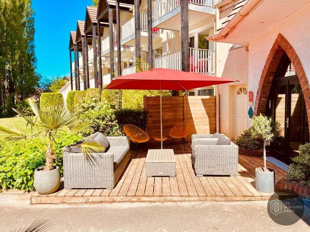 Vue extérieure de l'hôtel Hippotel à Le en Hauts-de-France