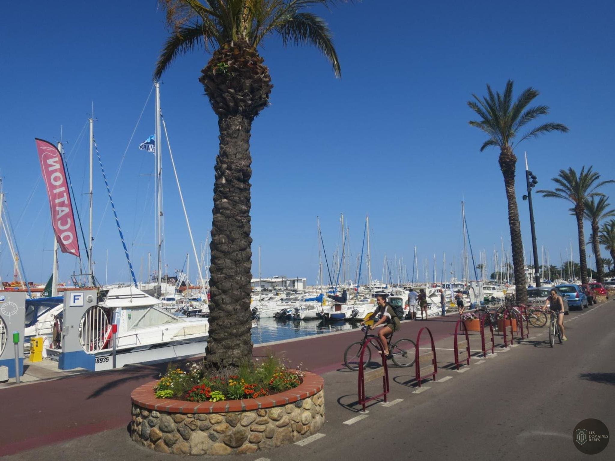 Vue extérieure de l'hôtel Horizon Golf à Canet en Occitanie