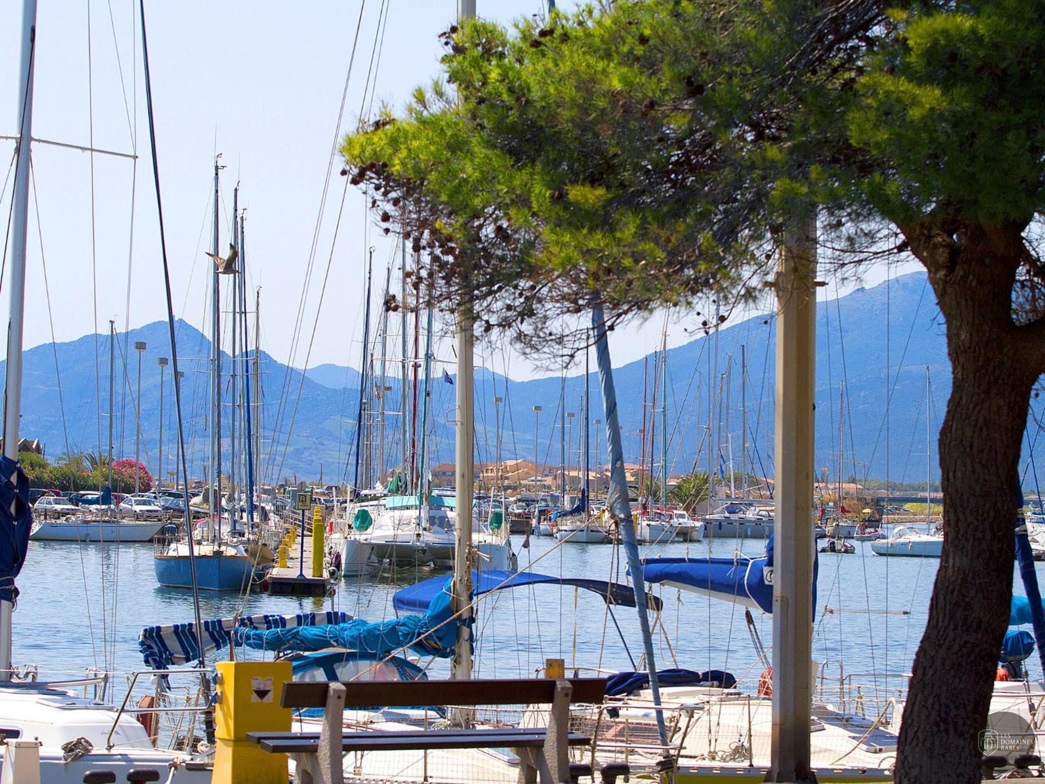 Vue extérieure de l'hôtel Horizon Golf à Canet en Occitanie