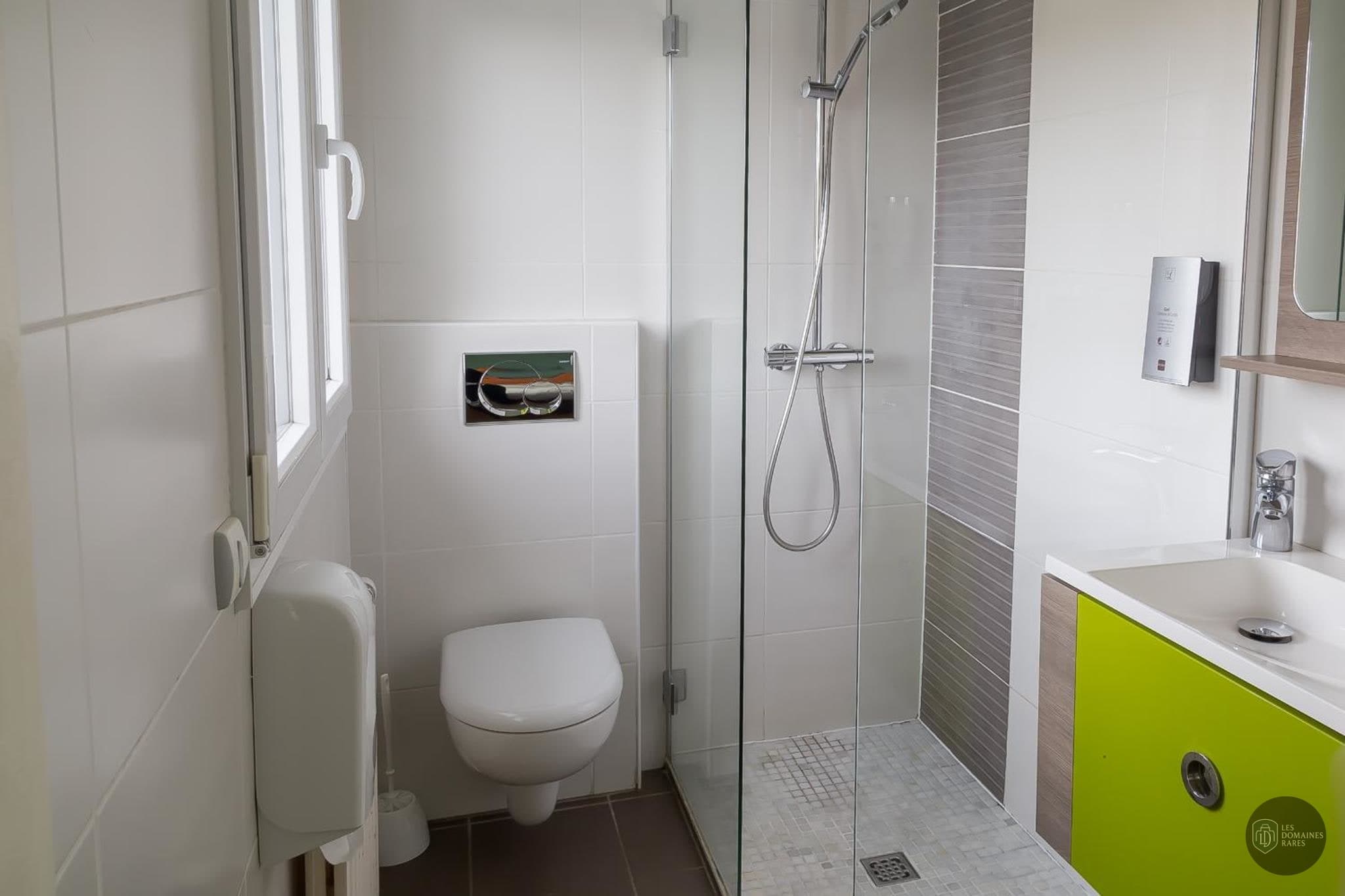 Salle de bain de l'hôtel Hostellerie de la Mer à Crozon en Bretagne