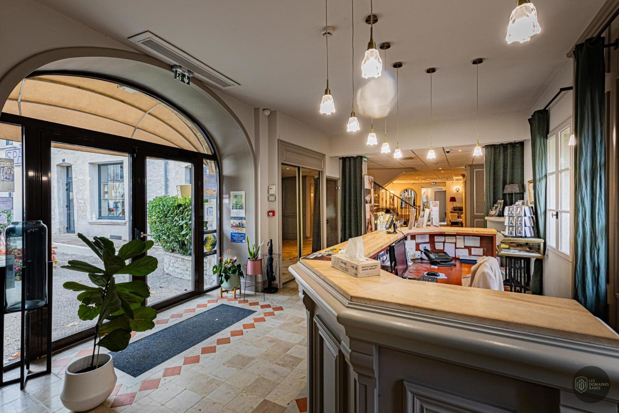 Vue extérieure du lieu Hostellerie des Clos à Chablis en Bourgogne-Franche-Comté