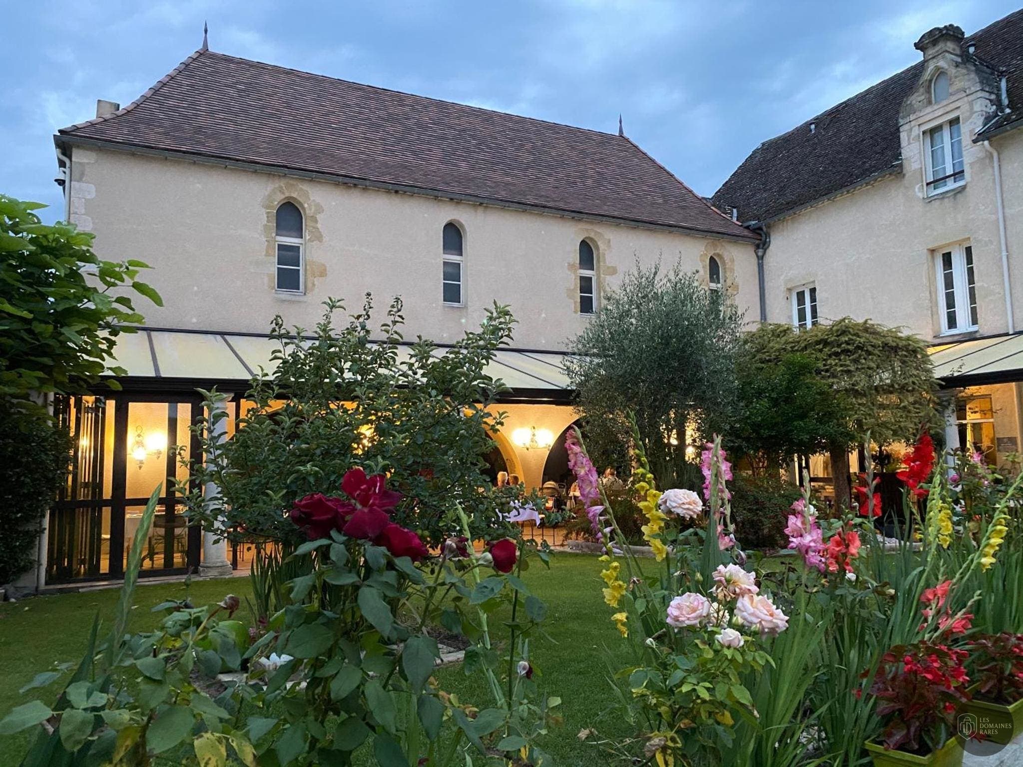 Vue extérieure du lieu Hostellerie des Ducs à Duras en Nouvelle-Aquitaine