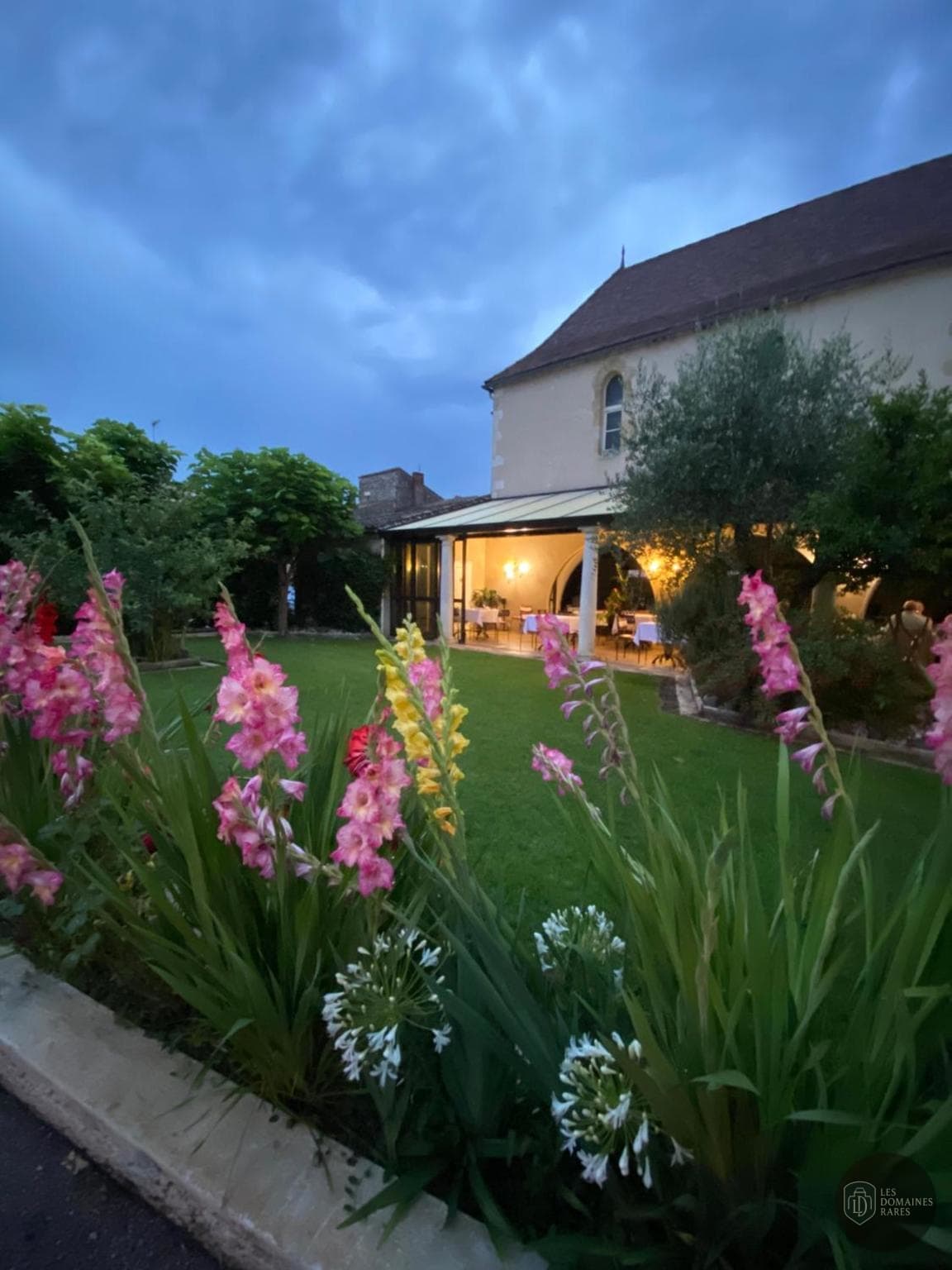 Vue extérieure du lieu Hostellerie des Ducs à Duras en Nouvelle-Aquitaine