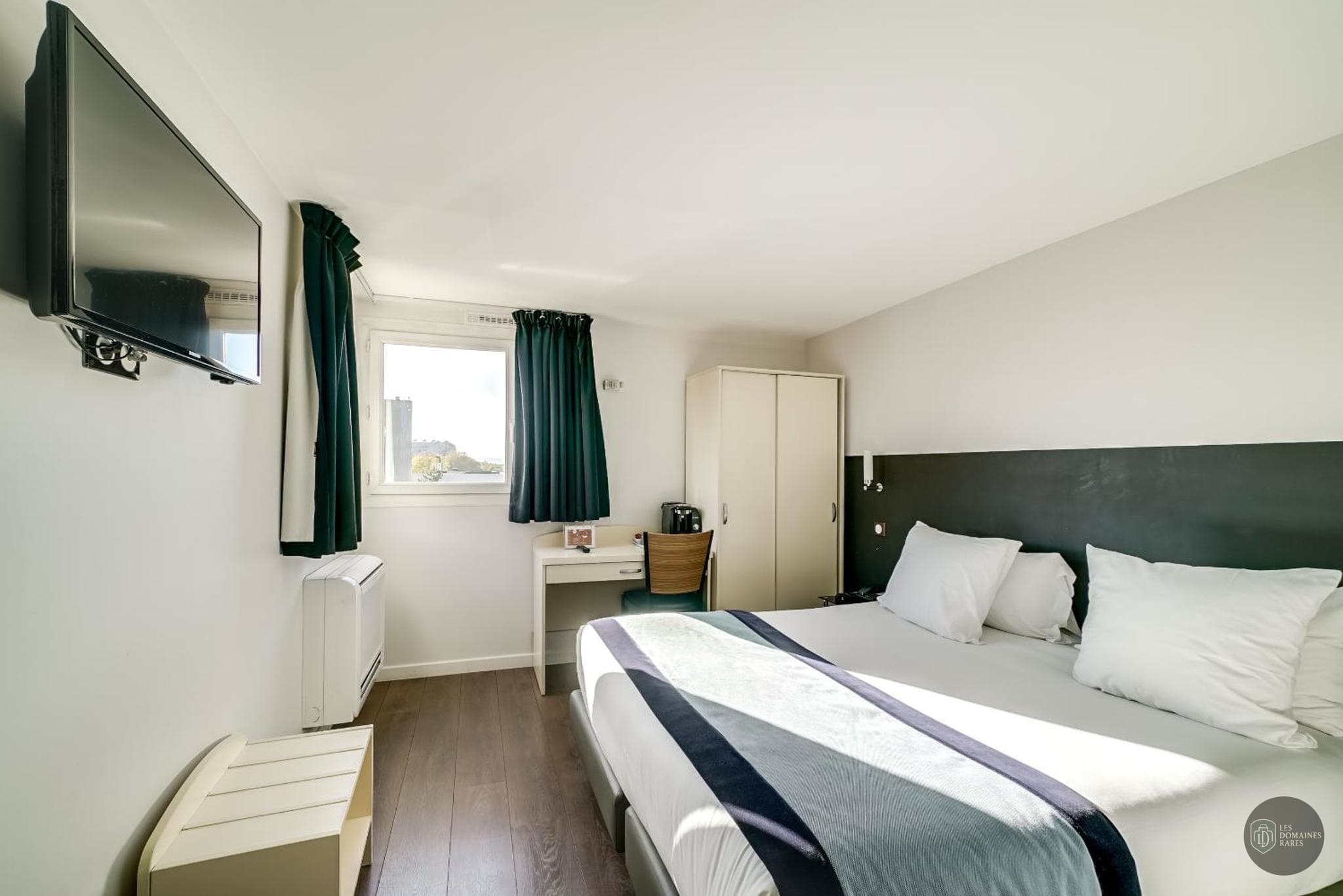 Chambre de l'hôtel Hotel-Restaurant L'Amandier à Nanterre en Île-de-France - séminaire nanterre
