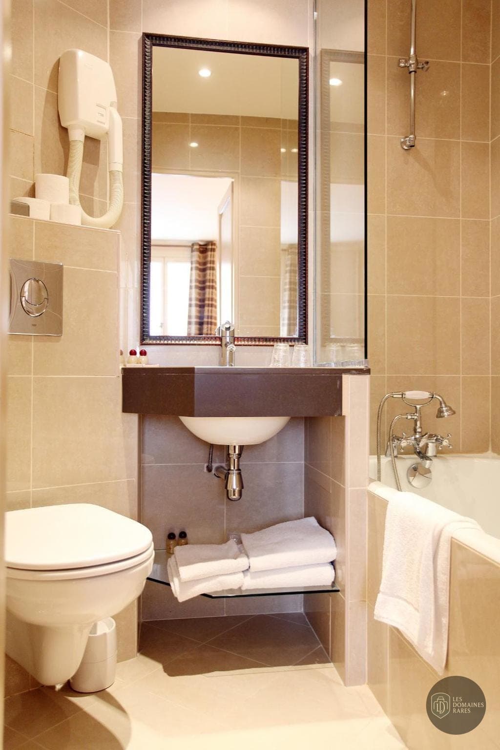 Salle de bain de l'hôtel Hotel Albe Bastille à Paris en Île-de-France