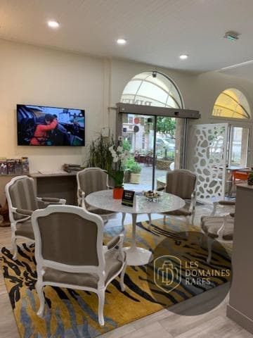 Espace intérieur de l'hôtel Hotel Biney à Rodez en Occitanie