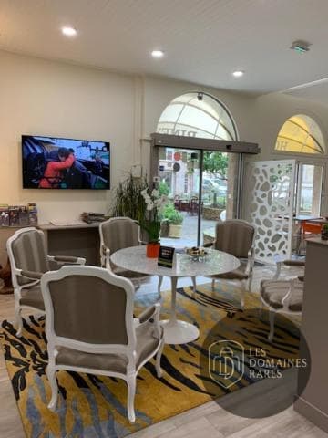 Espace intérieur de l'hôtel Hotel Biney à Rodez en Occitanie