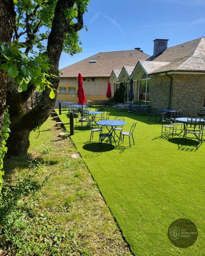 Vue extérieure de l'hôtel Hotel Causse Comtal à Gages en Occitanie