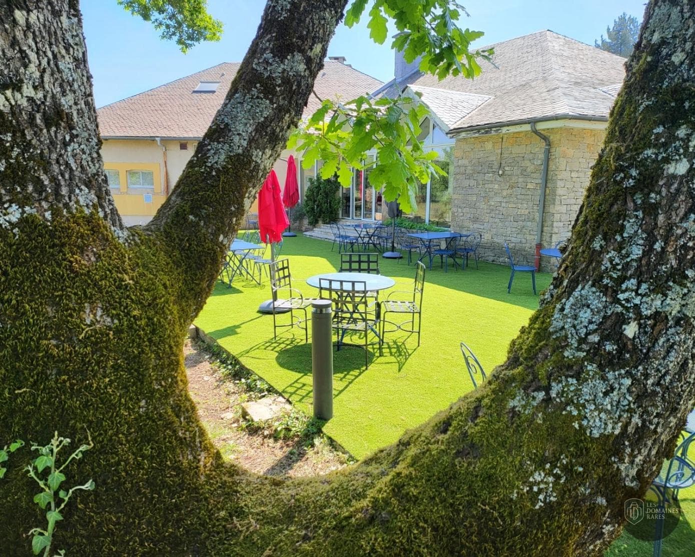 Vue extérieure de l'hôtel Hotel Causse Comtal à Gages en Occitanie