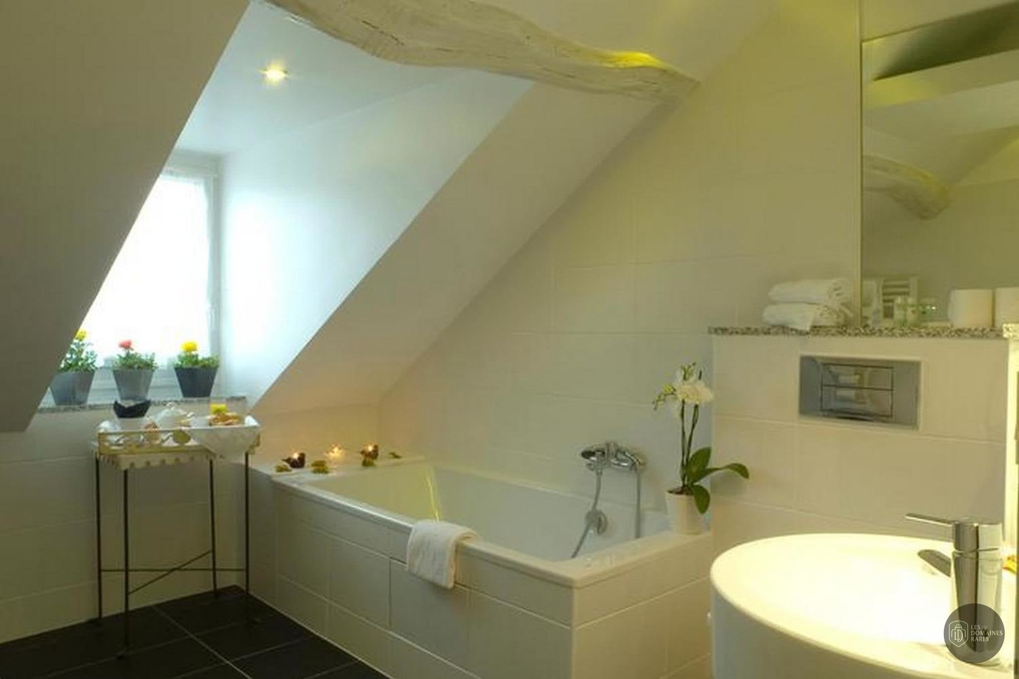 Salle de bain de l'hôtel Hotel Claret à Paris en Île-de-France