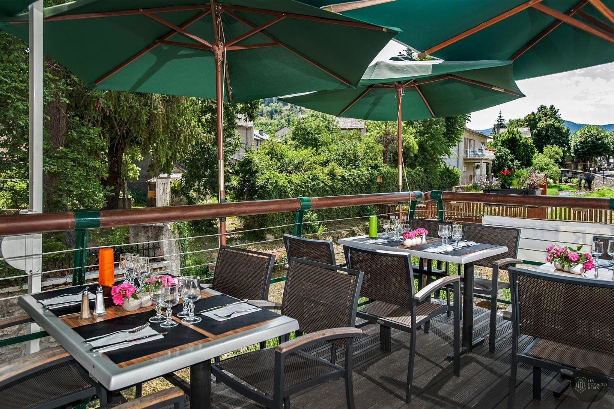 Vue extérieure de l'hôtel Hotel Family et Spa à Meyrueis en Occitanie