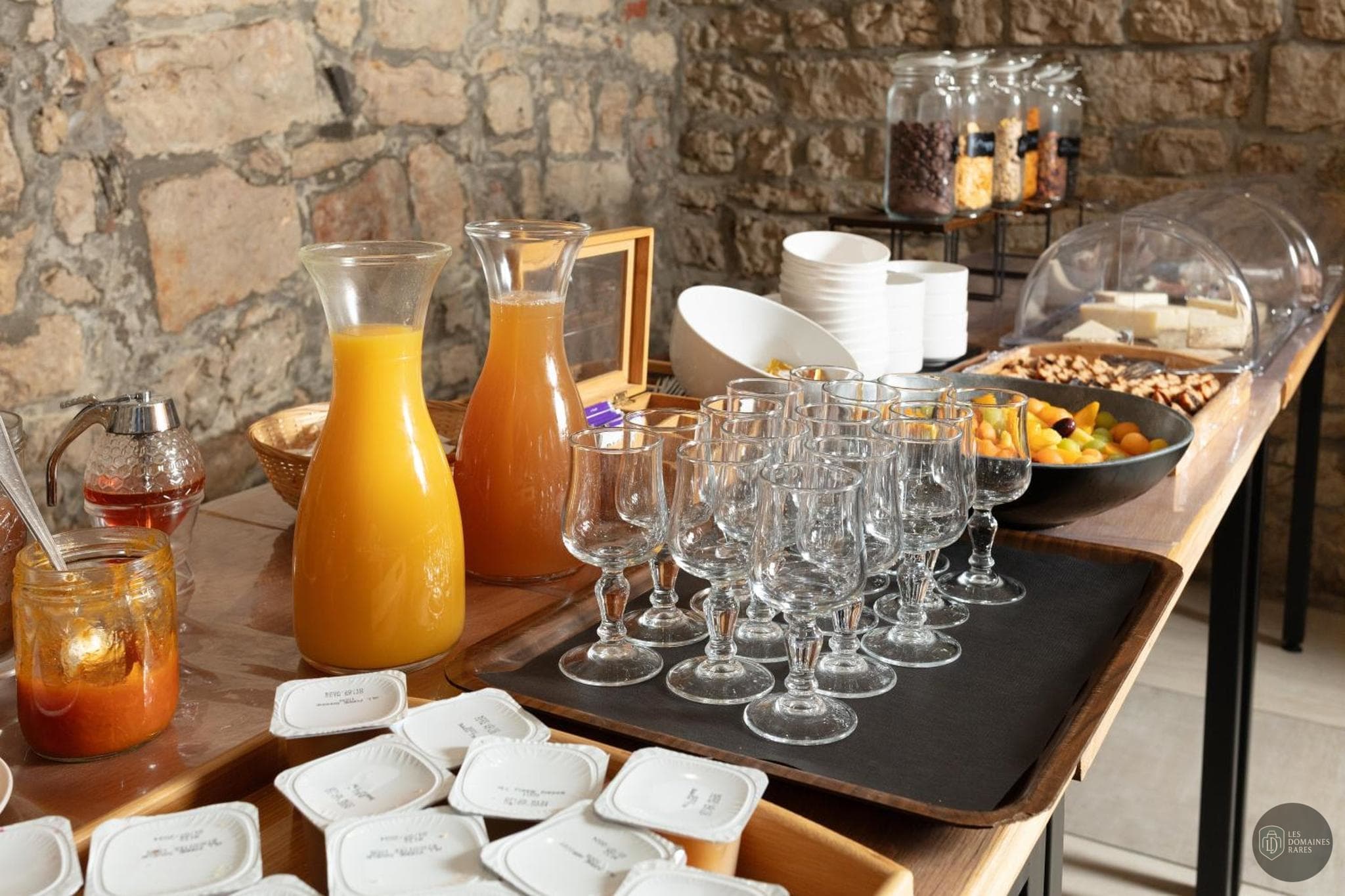Vue extérieure de l'hôtel Hotel Family et Spa à Meyrueis en Occitanie