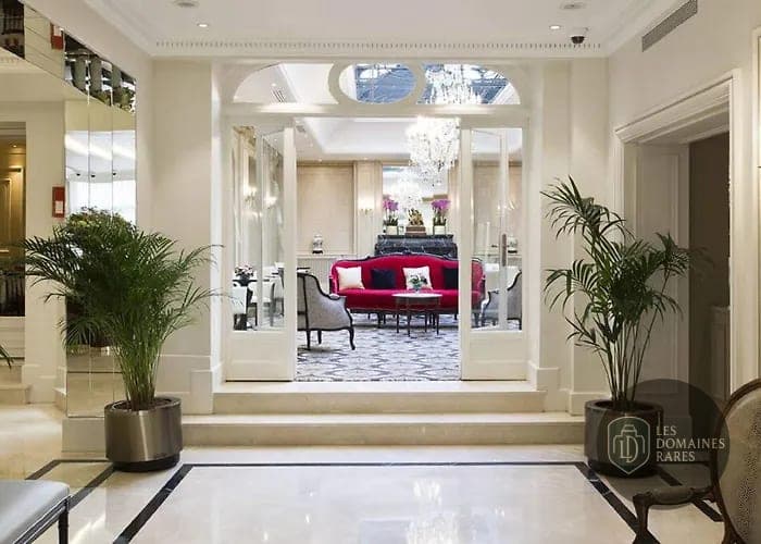 Espace intérieur de l'hôtel Hotel Francois 1er à Paris en Île-de-France