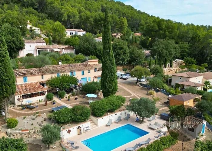 Vue extérieure de l'hôtel Hotel Giraglia à Port en Provence-Alpes-Côte d'Azur