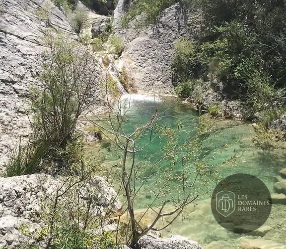 Vue extérieure de l'hôtel Hotel Giraglia à Port en Provence-Alpes-Côte d'Azur