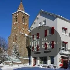 Vue extérieure de l'hôtel Hotel La Decouverte à Les en Auvergne-Rhône-Alpes