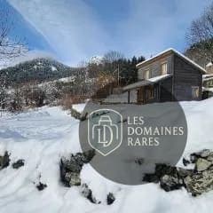 Vue extérieure de l'hôtel Hotel La Decouverte à Les en Auvergne-Rhône-Alpes