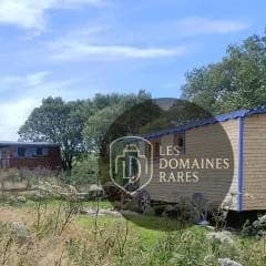 Vue extérieure de l'hôtel Hotel La Decouverte à Les en Auvergne-Rhône-Alpes