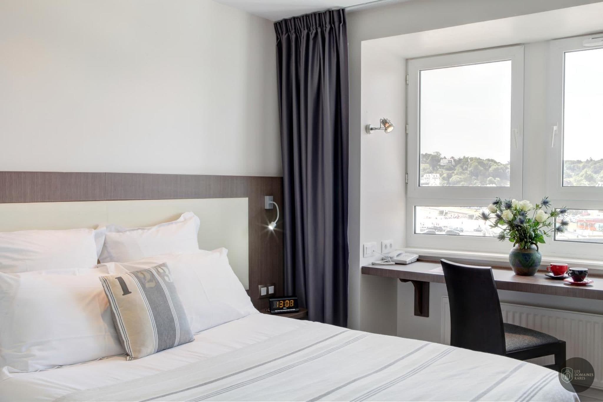 Chambre de l'hôtel Hotel Le Benhuyc en Bretagne