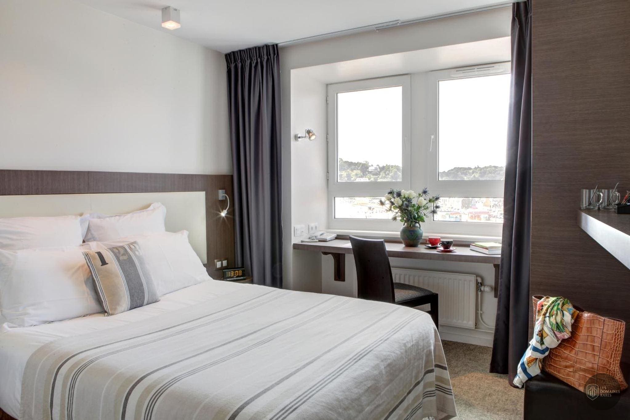 Chambre de l'hôtel Hotel Le Benhuyc en Bretagne