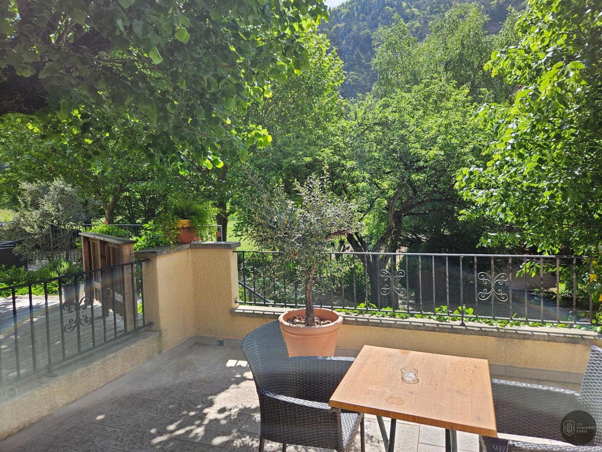 Vue extérieure de l'hôtel Hotel Le Mont Barral en Auvergne-Rhône-Alpes
