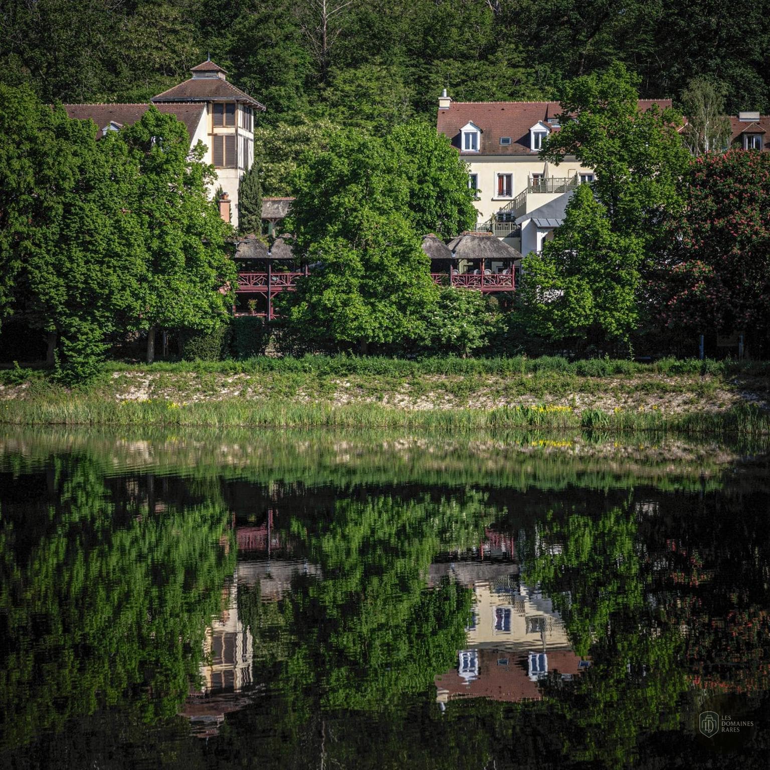 Vue de l'hôtel Hotel Les Etangs de Corot à Ville en Île-de-France
