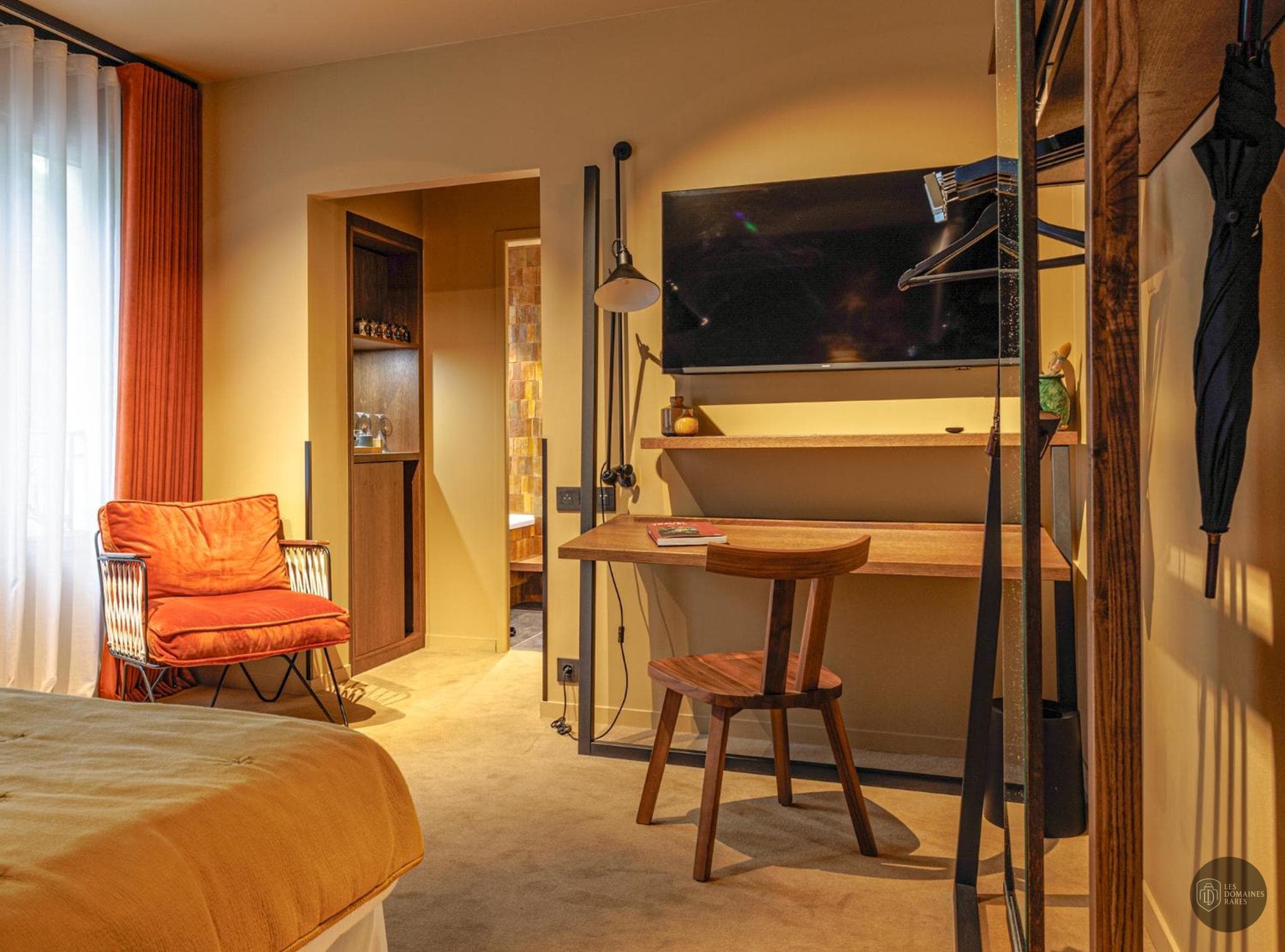 Chambre de l'hôtel Hotel Les Etangs de Corot à Ville en Île-de-France