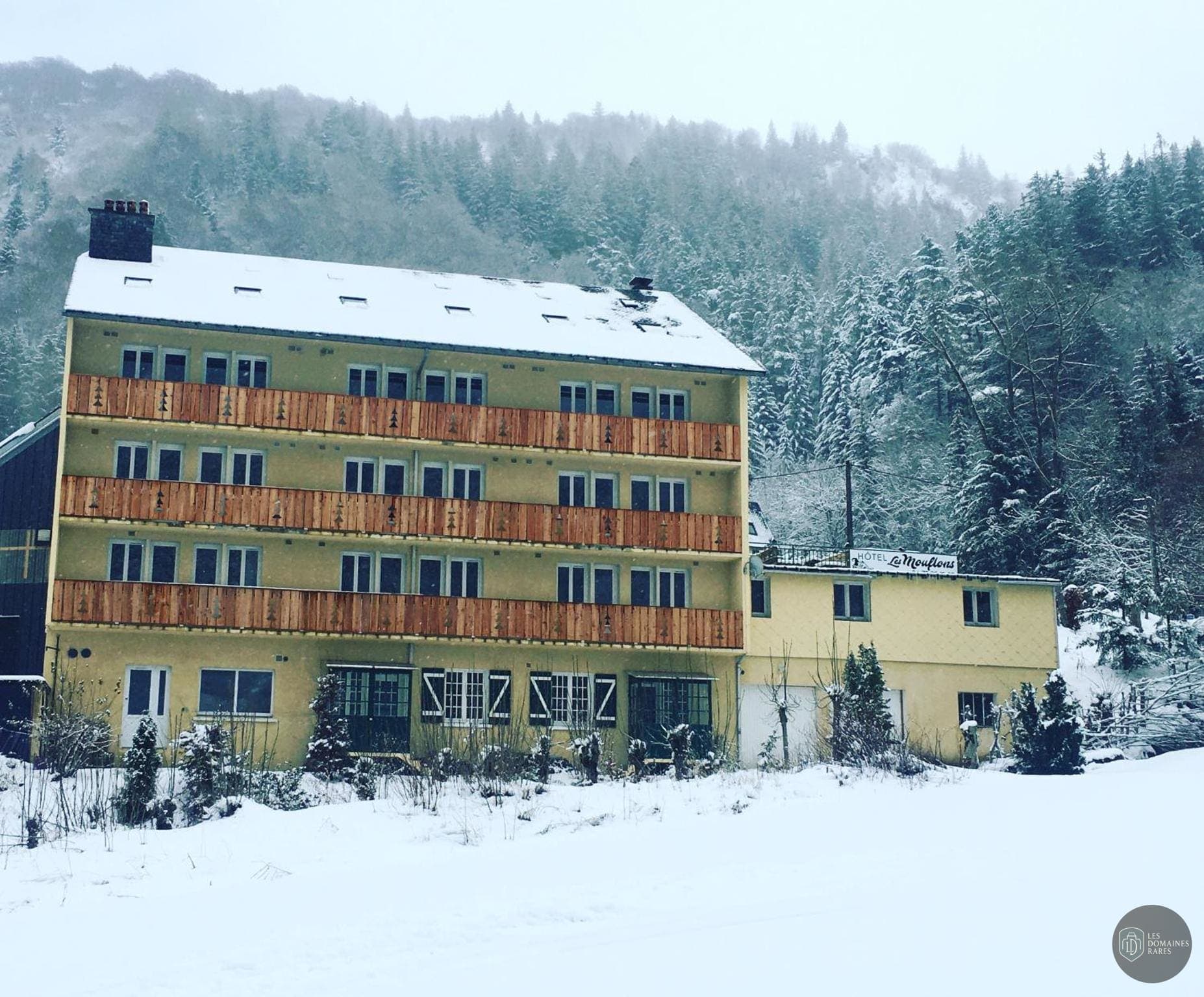 Vue extérieure de l'hôtel Hotel Les Mouflons en Auvergne-Rhône-Alpes