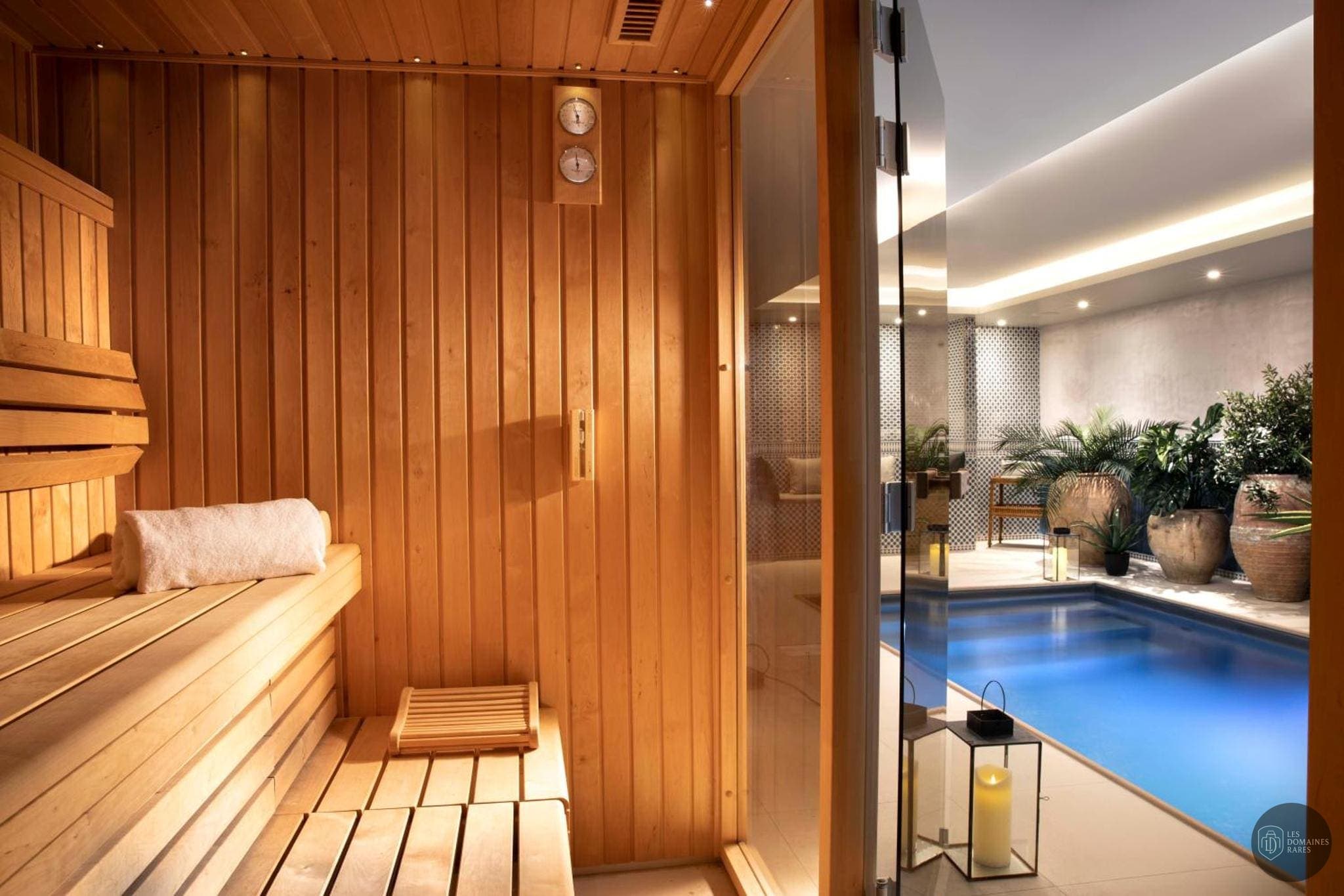 Vue extérieure de l'hôtel Hotel Montecristo à Paris en Île-de-France