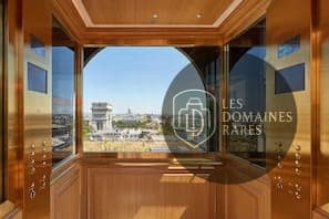 Espace intérieur de l'hôtel Hotel Raphael à Paris en Île-de-France